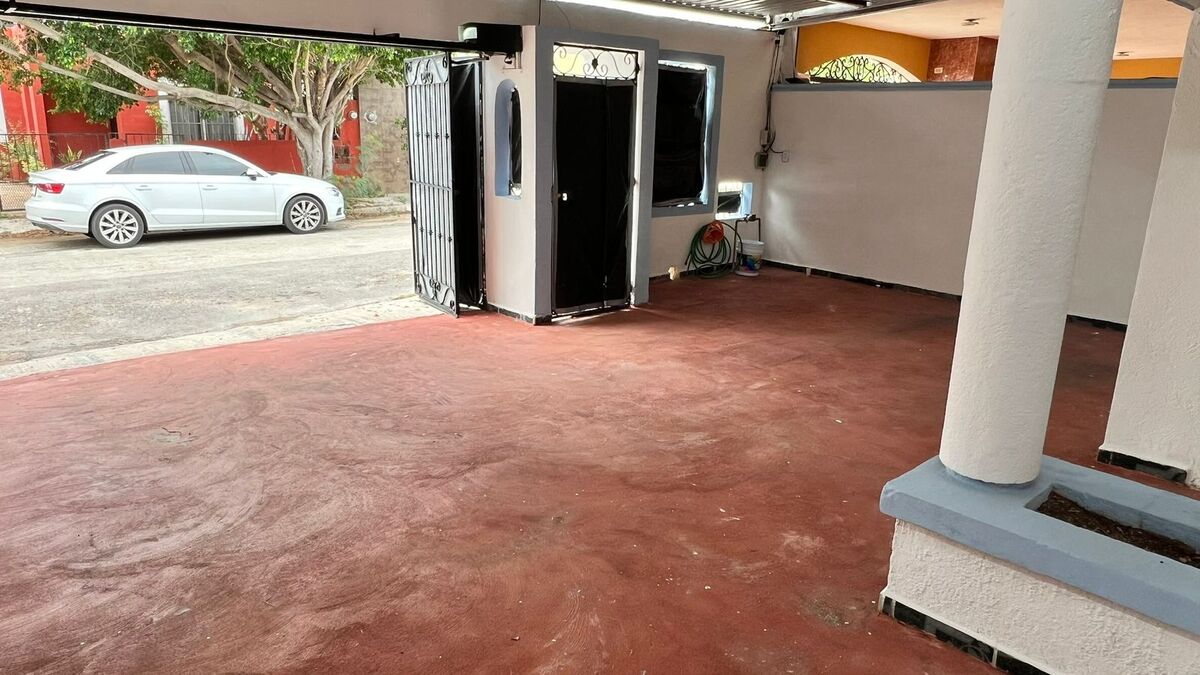 2 of 10: Cochera para 2 autos