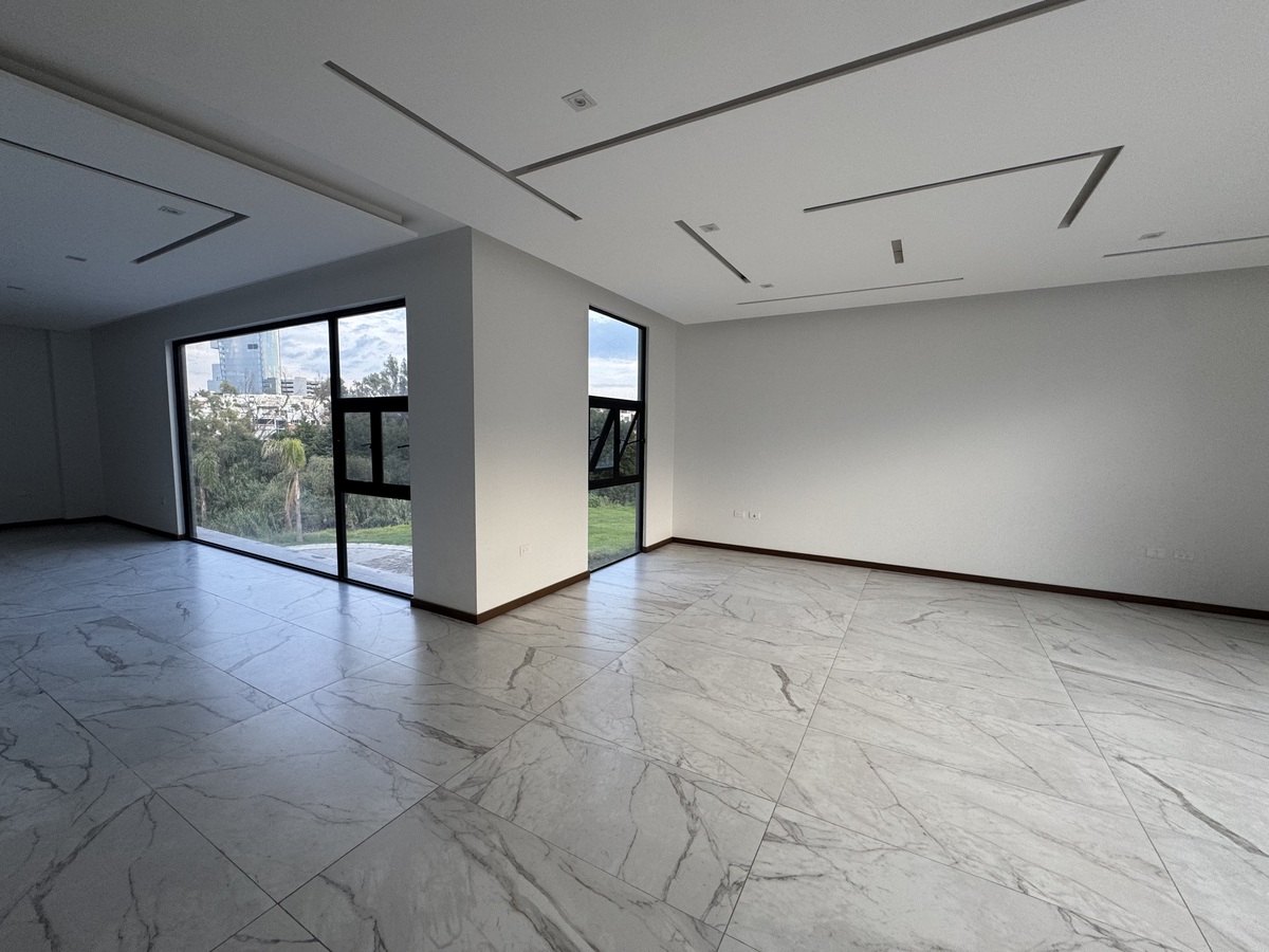 1 of 14: Sala Comedor