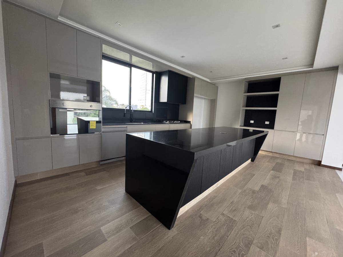 2 of 14: Cocina