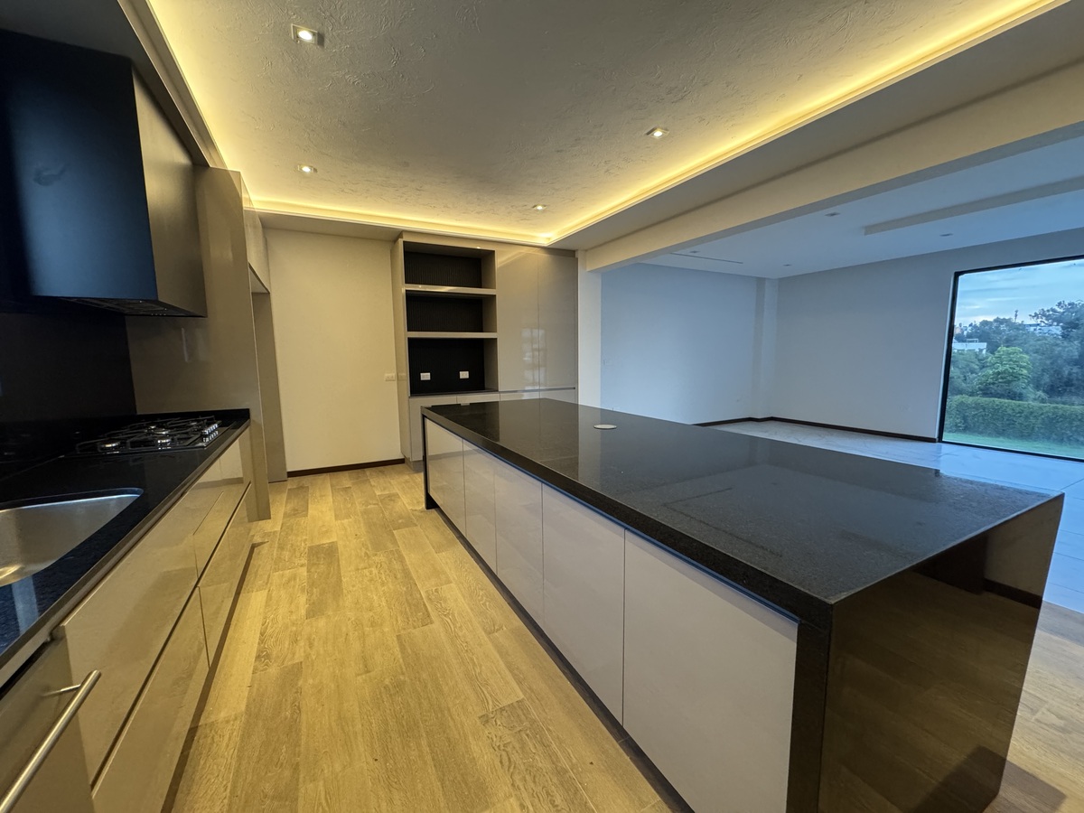 3 of 14: Cocina