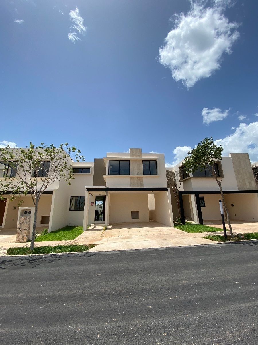 EN VENTA CASA CON 3 RECAMARAS EN CUMBRES NOVONORTE, CONKAL