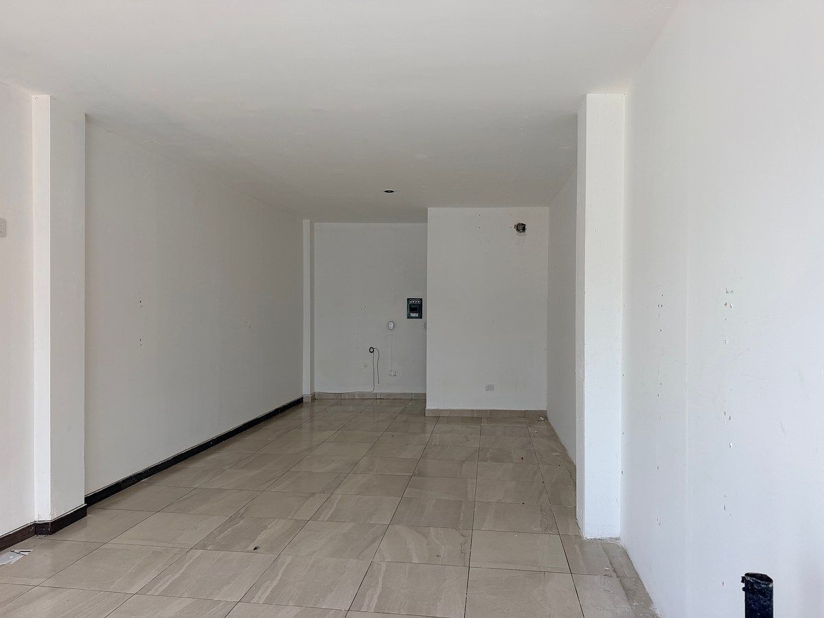 LOCAL COMERCIAL DE 40 M2 EXCELENTE UBICACION, ENERGIA BIFASICA, ESTACIONAMIENTO, foto 1 de 5