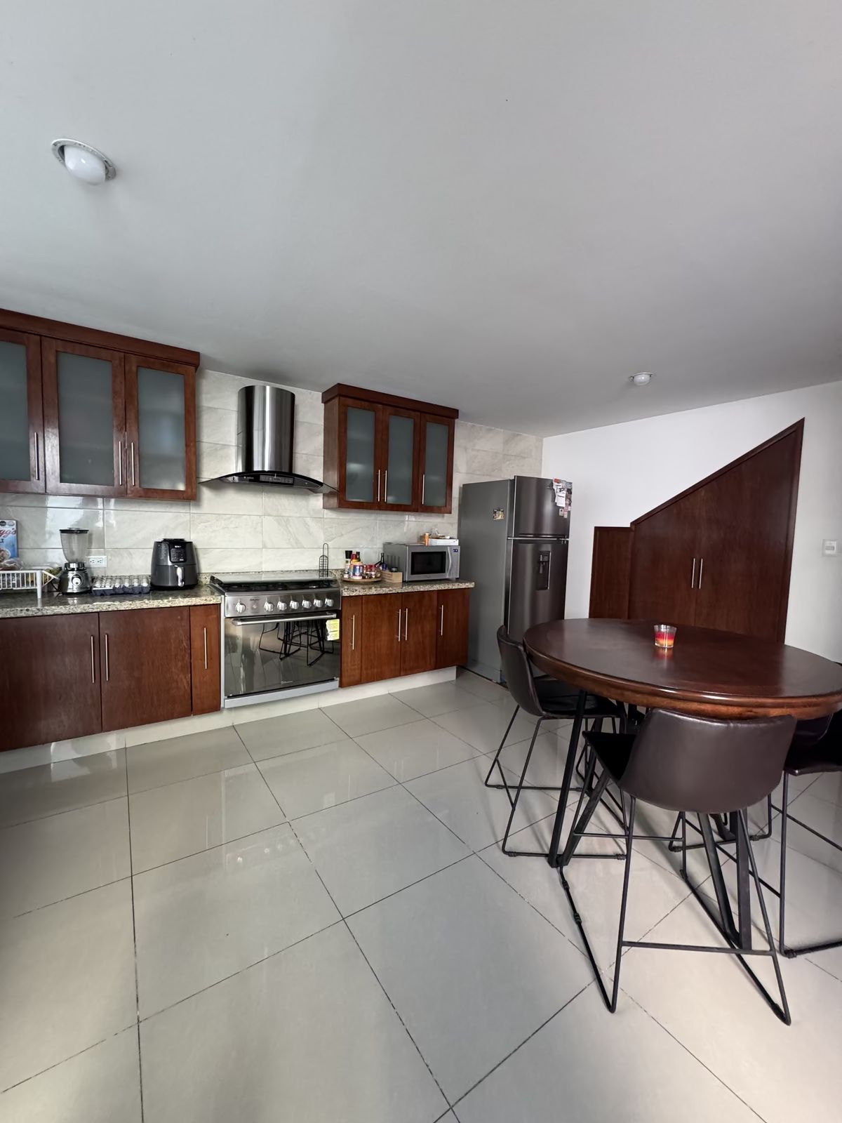 5 of 10: Cocina equipada