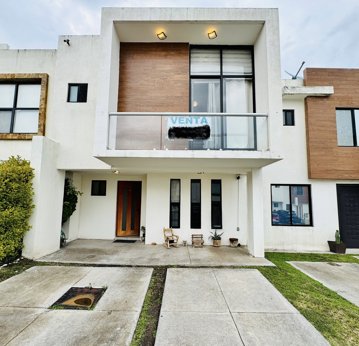 1 of 22: Fachada