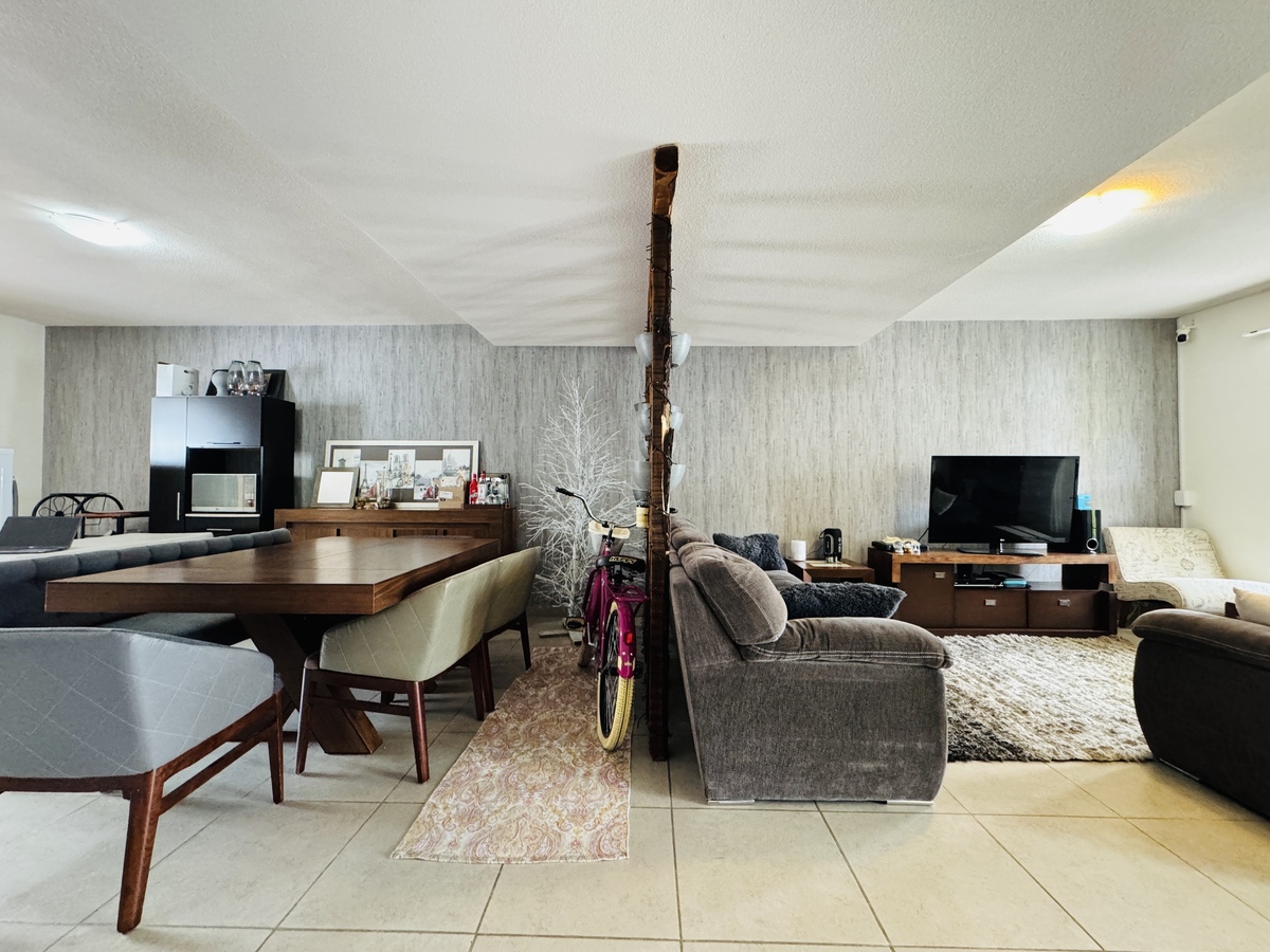 5 of 22: Sala y comedor