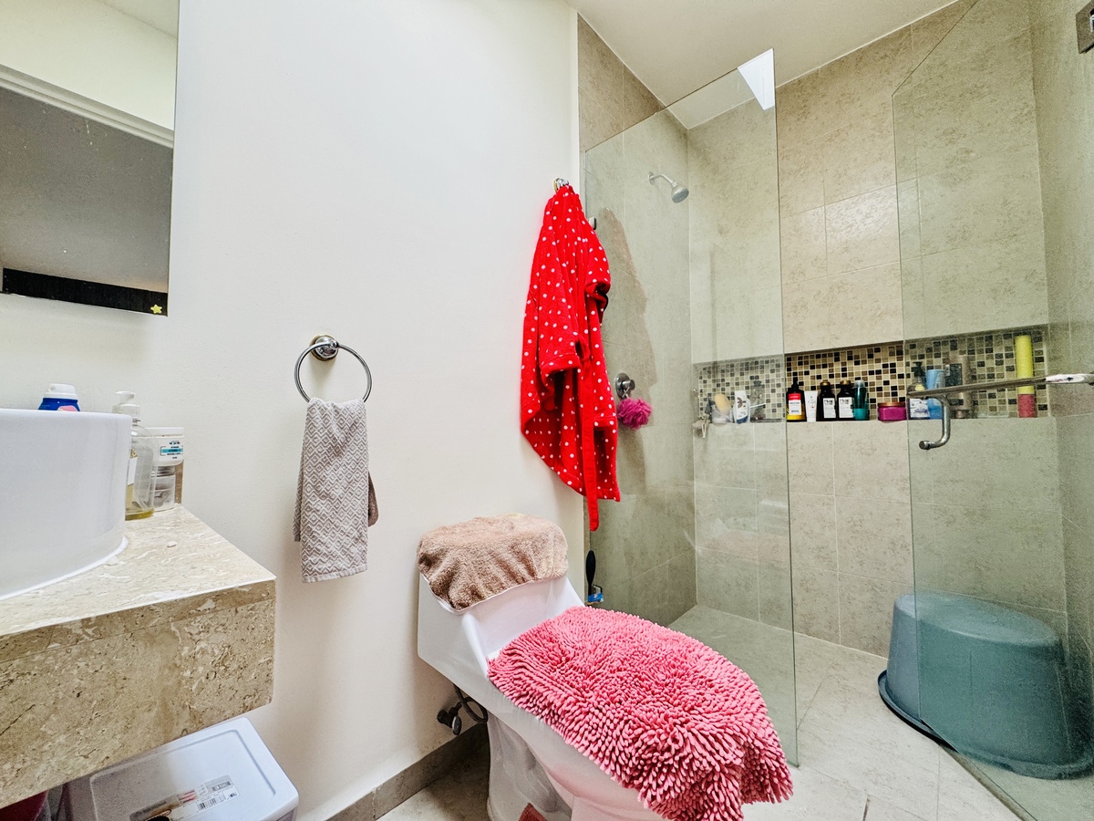 14 of 22: Baño completo