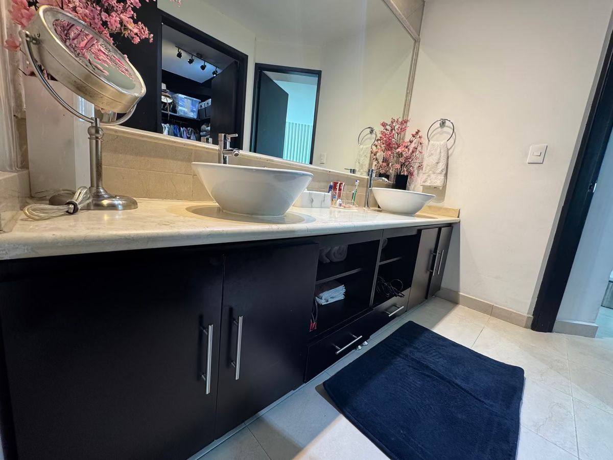 10 de 15: Baño recamara principal