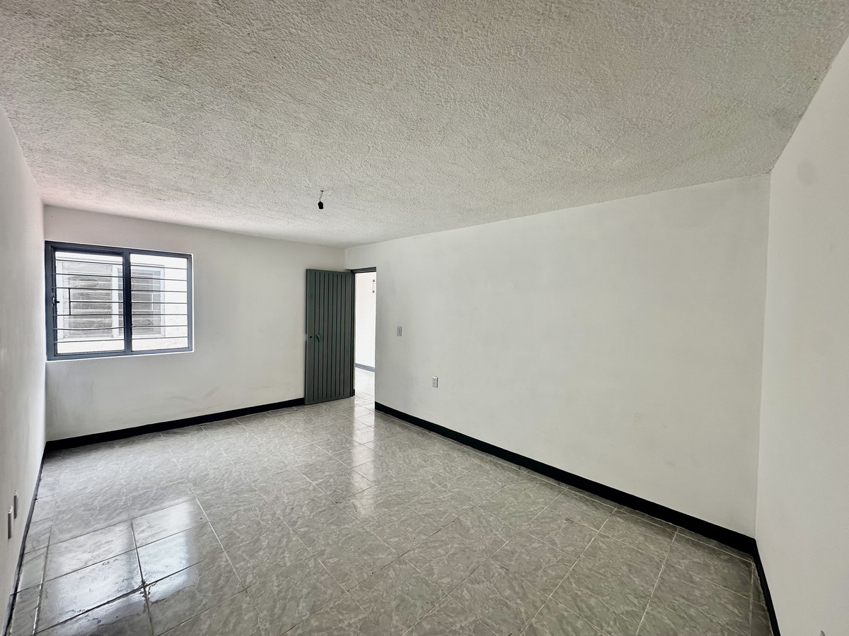 17 of 24: Primera Habitación