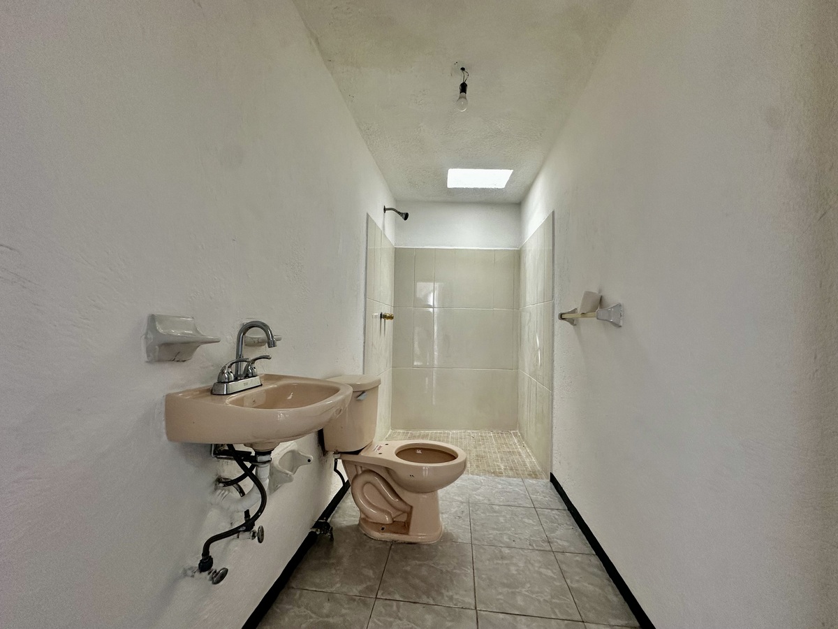 23 of 24: Baño 🛁 🚽 Completo Planta Alta