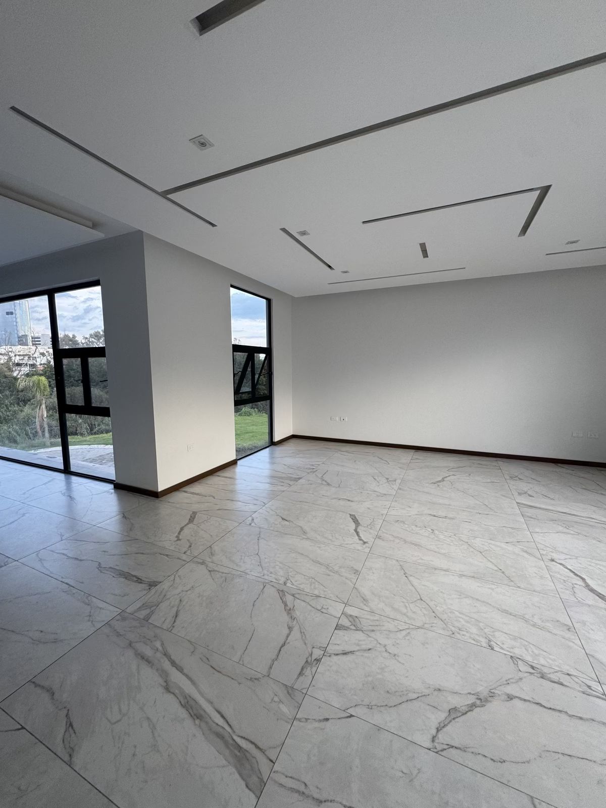 4 of 17: Sala
