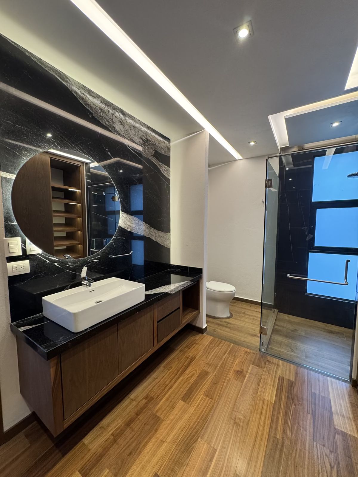 5 of 17: Baño recamara 2