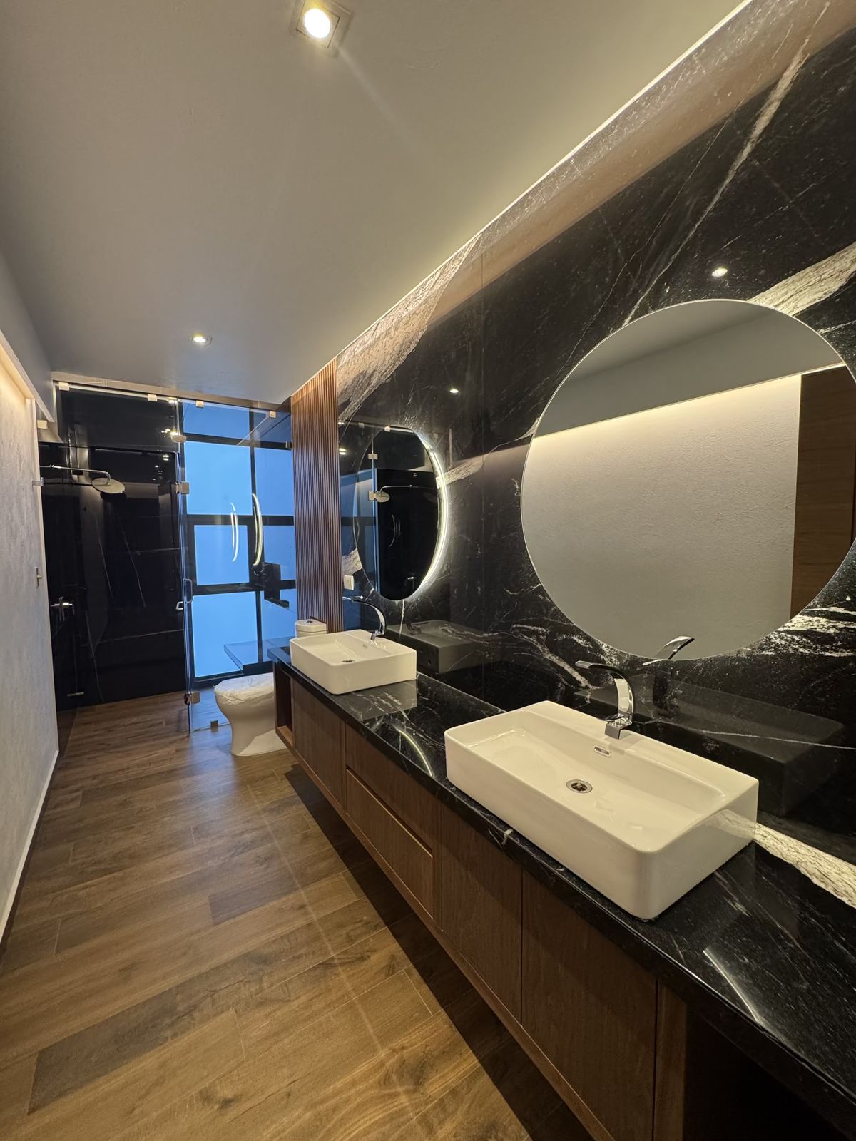 3 of 17: Baño recamara principal