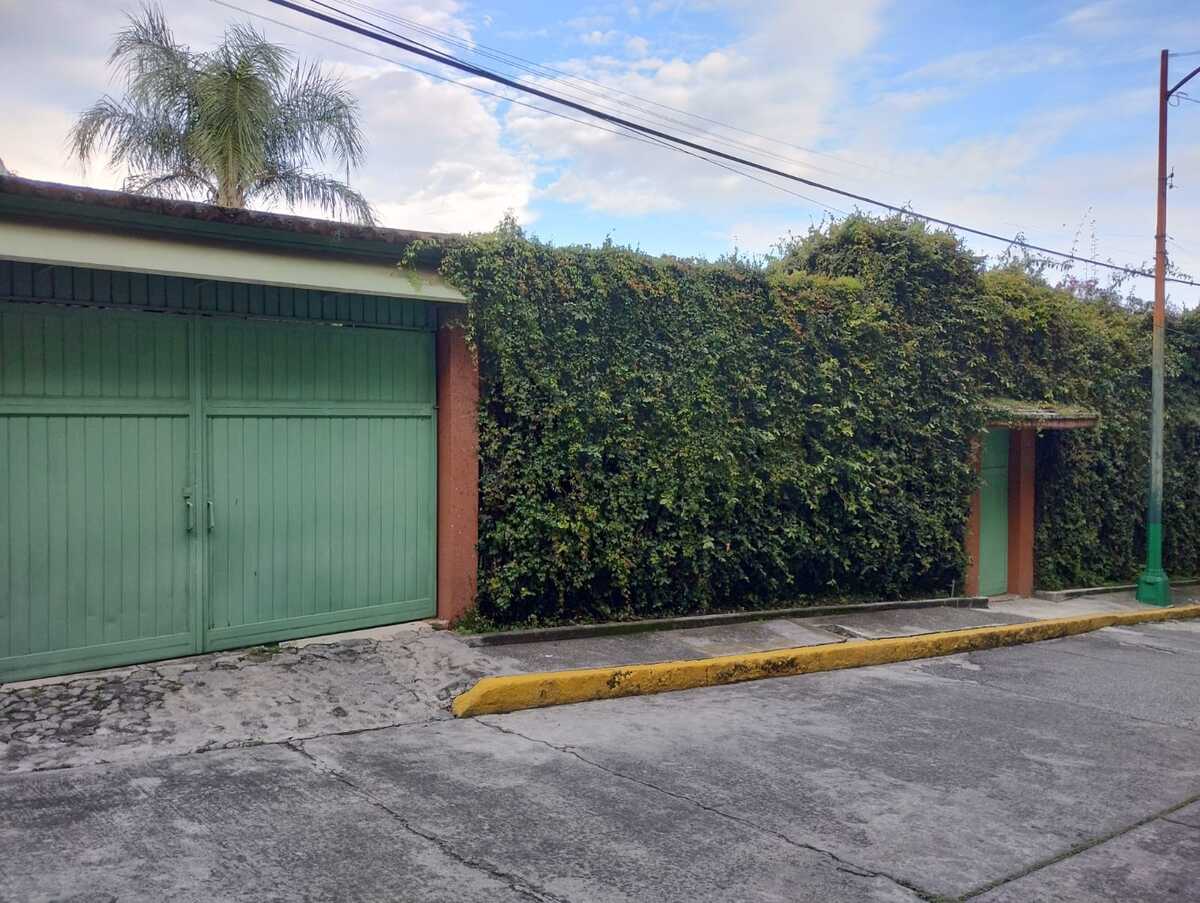 3 of 21: Casa_Venta_Club de golf Cuernavaca. Fachada principal.