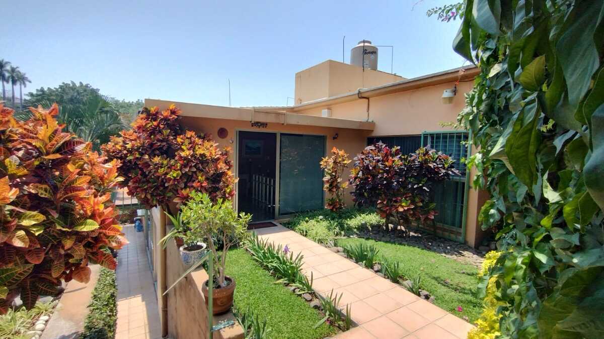 4 of 21: Casa_Venta_Club de golf Cuernavaca. Entrada