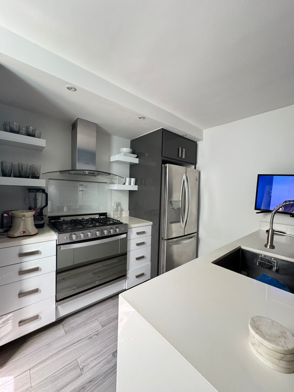 5 of 18: Cocina moderna