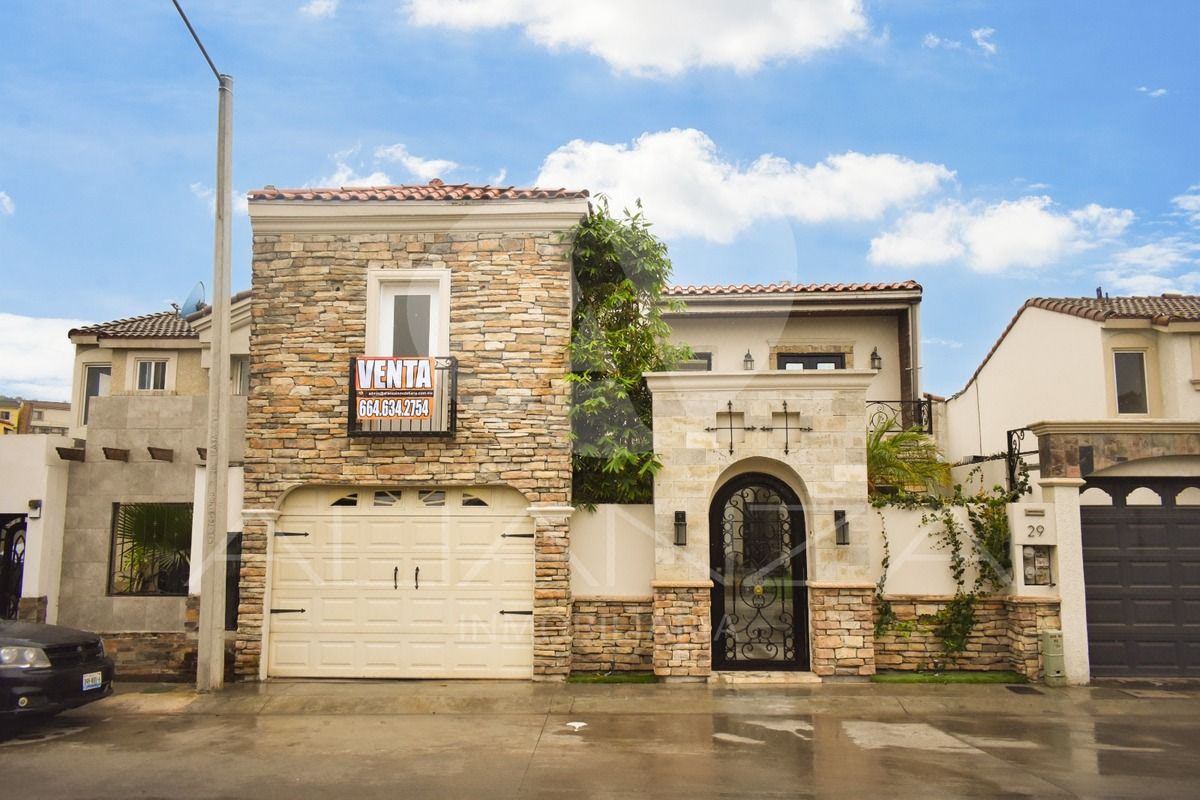 Casa Remodelada en Venta en Urbiquinta Marsella, Tijuana