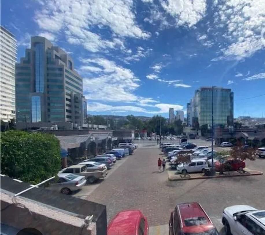 LOCAL COMERCIAL ZONA DORADA 50 M2