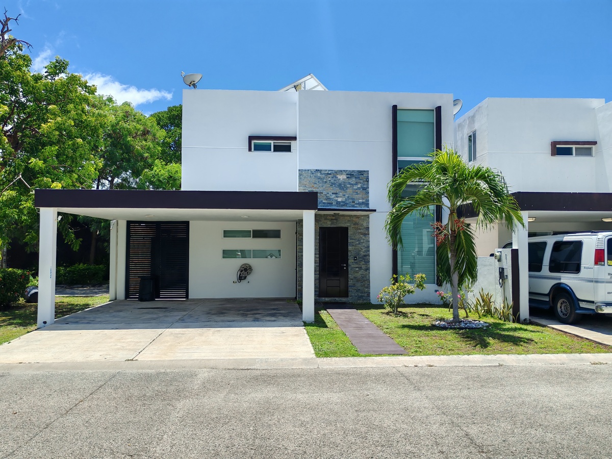 1 de 22: Fachada