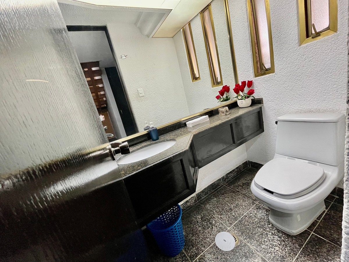 Baño de visitas, foto 3 de 10