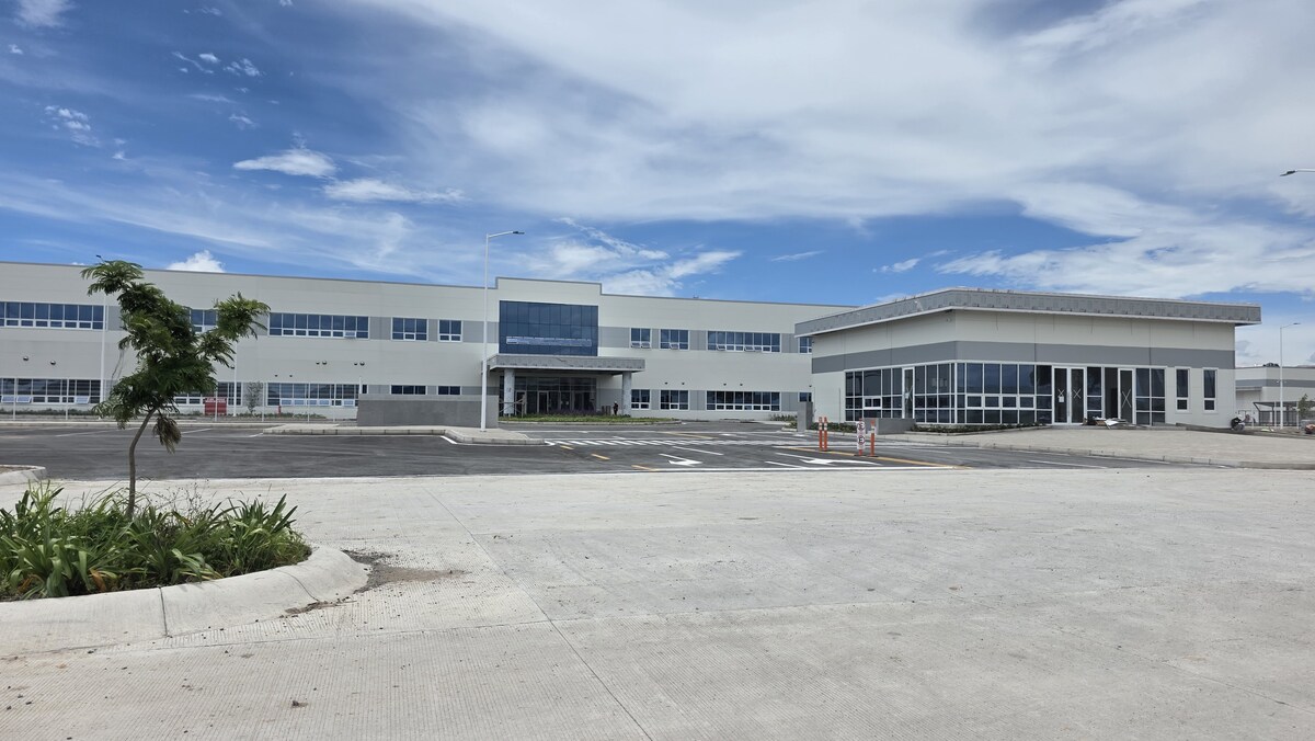 1 of 5: Nave Industrial en  Renta 33,000 m2