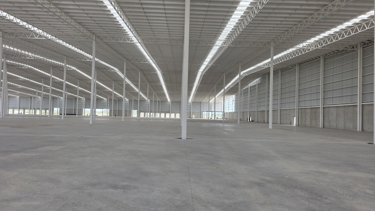 3 of 5: Nave Industrial en  Renta 33,000 m2