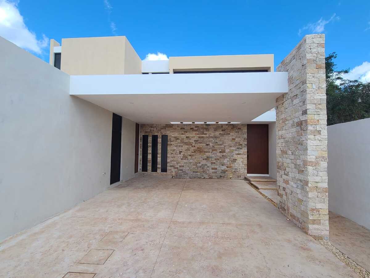 2 of 23: Fachada Principal