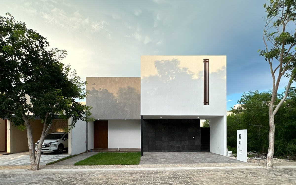 1 of 22: Fachada Principal