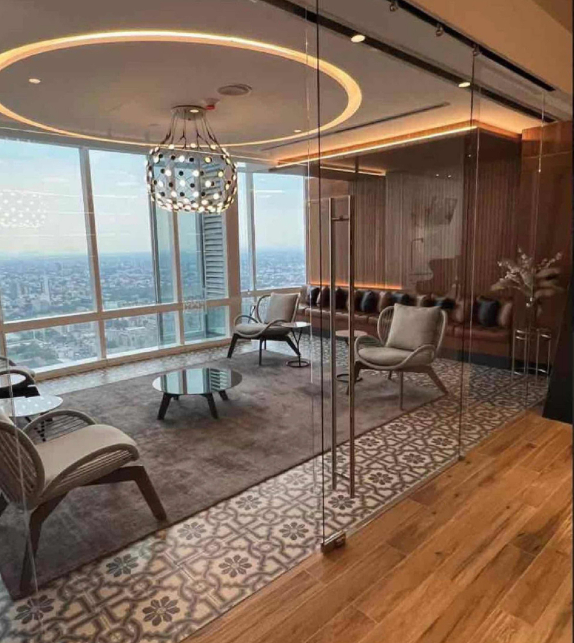 4 of 28: Salón familiar