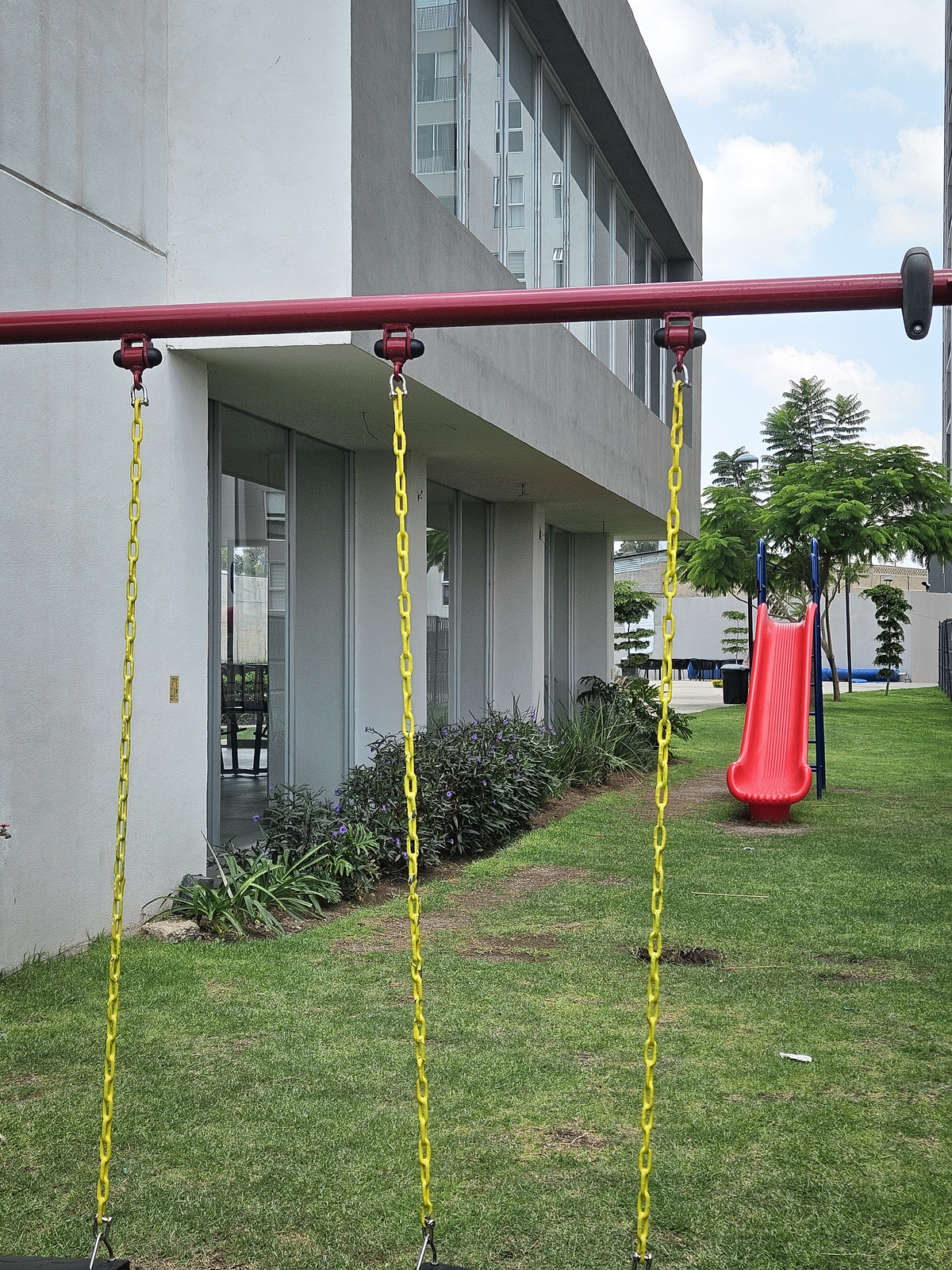18 of 22: JUEGOS INFANTILES
