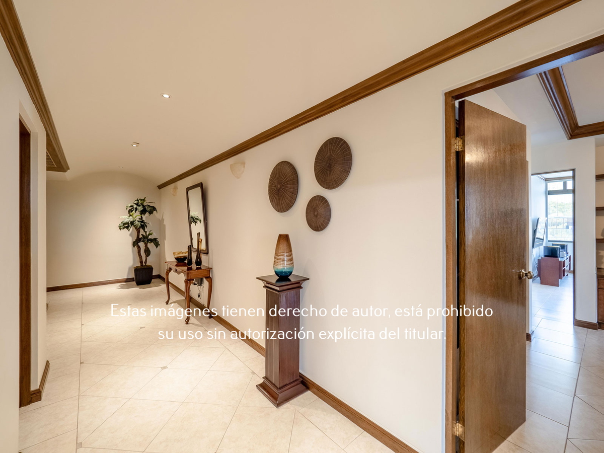 2 de 32: Departamento en Venta en Los Arcángeles