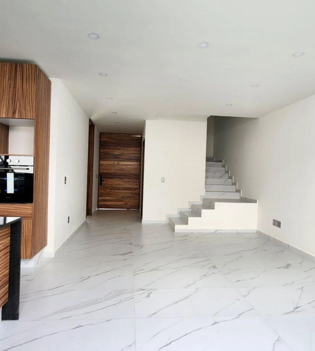 RESIDENCIA EN VENTA EN SOLARES COTO ALTANZA - foto 2