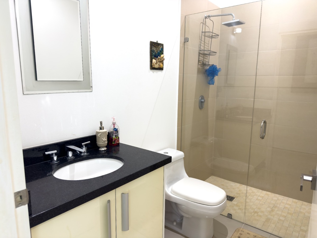 3 of 17: baño principal