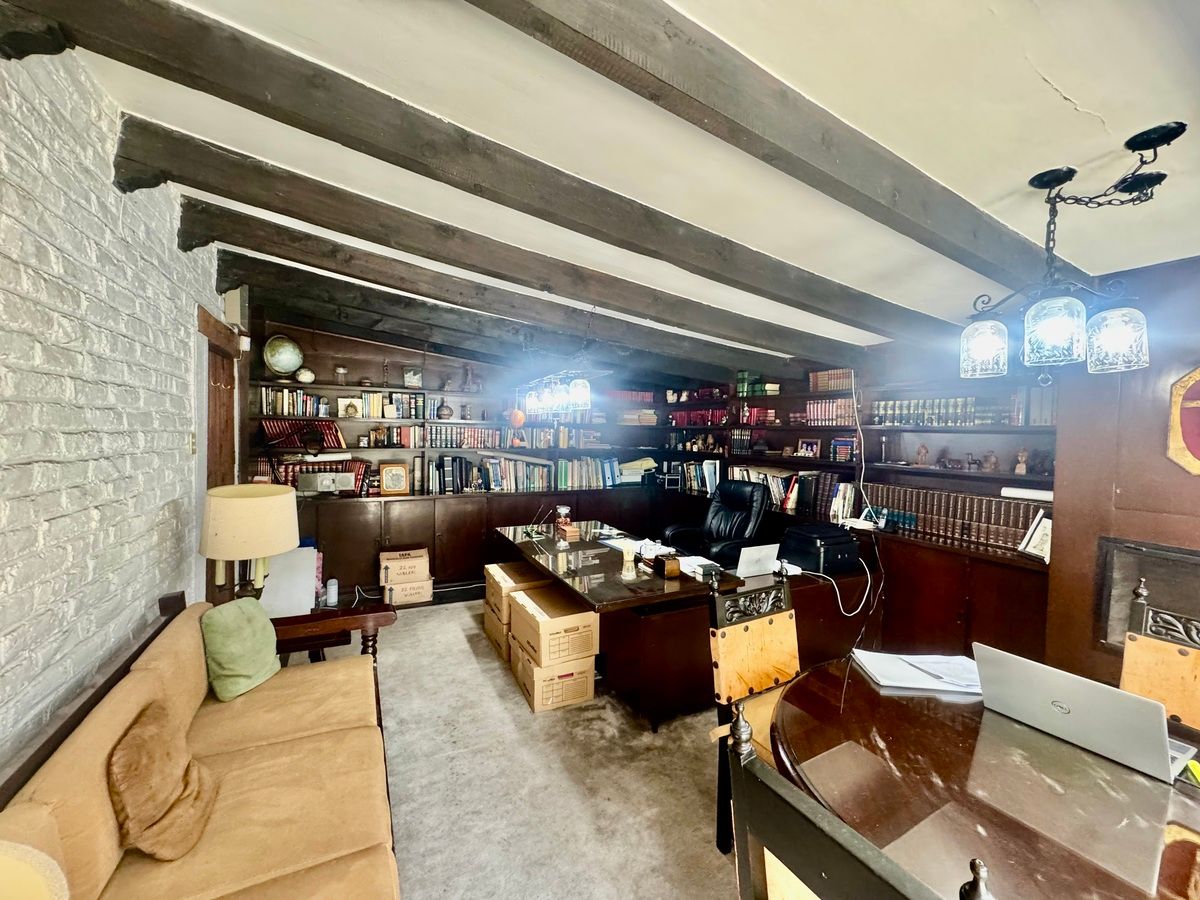 22 de 24: Biblioteca