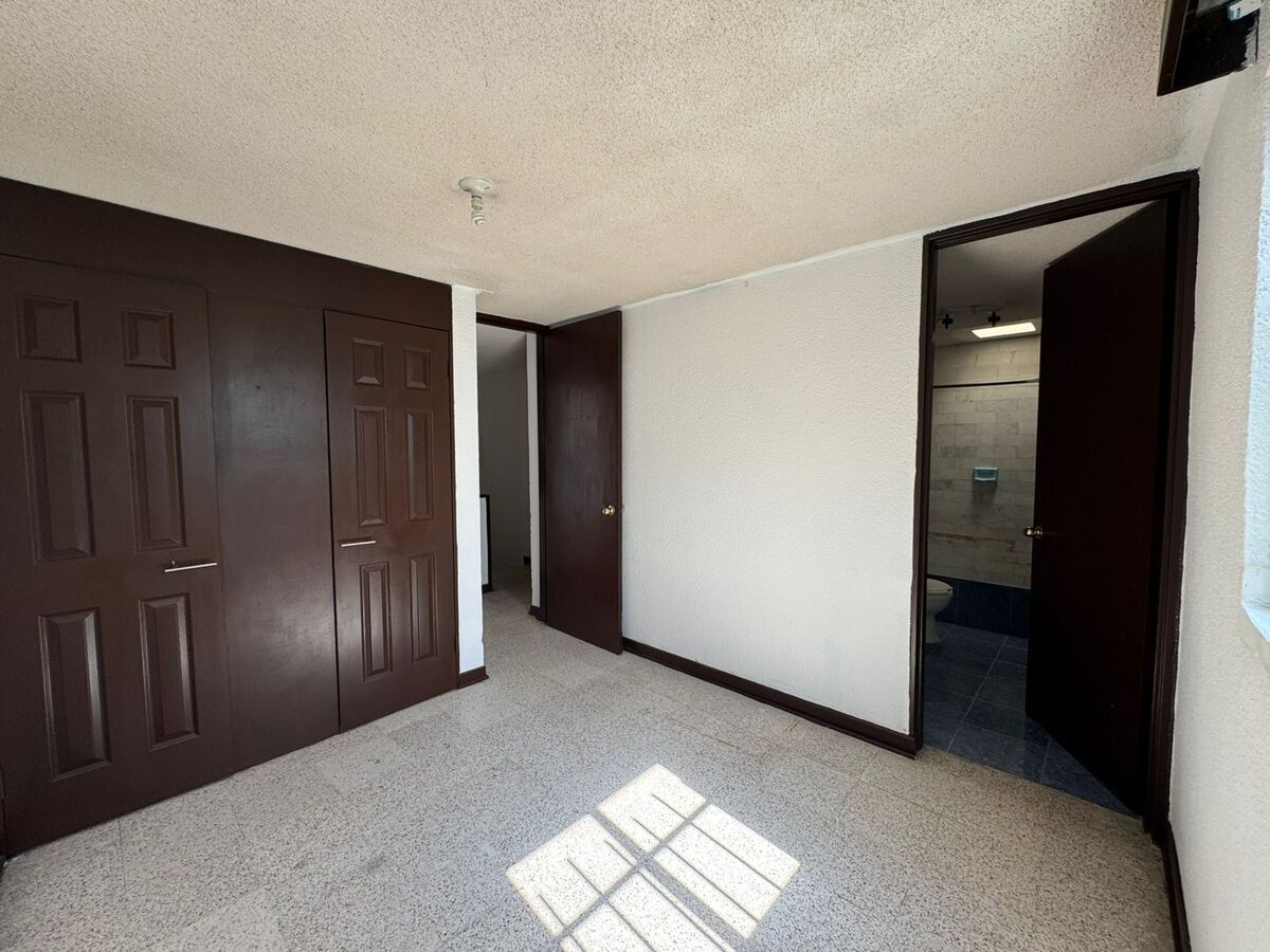 2 de 25: recamara 2. con closet y baño