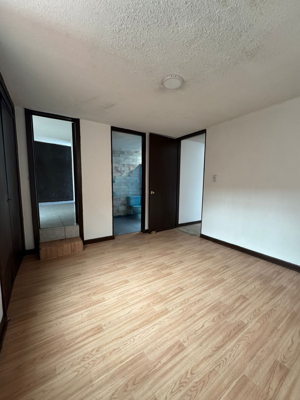 5 de 25: hall de tv con closet