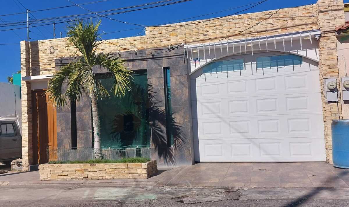 1 of 11: Fachada