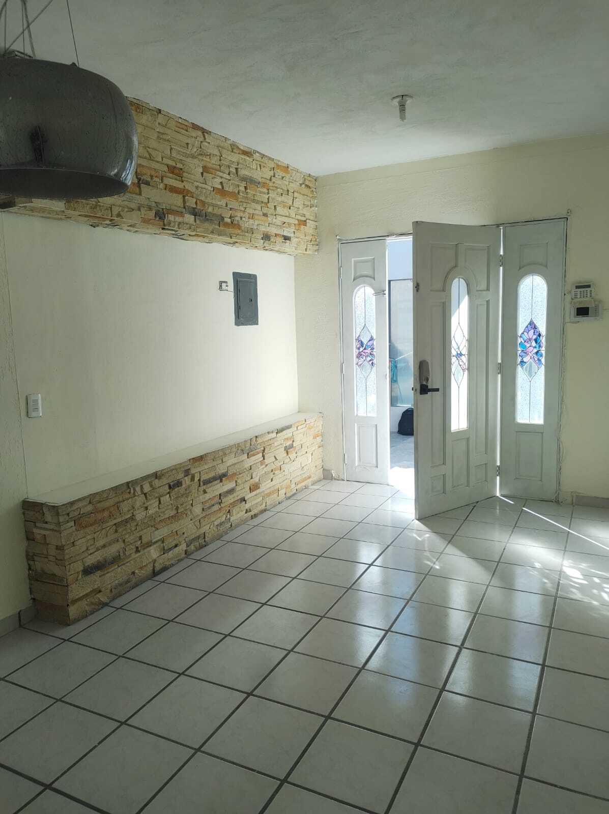 3 of 11: Puerta Principal