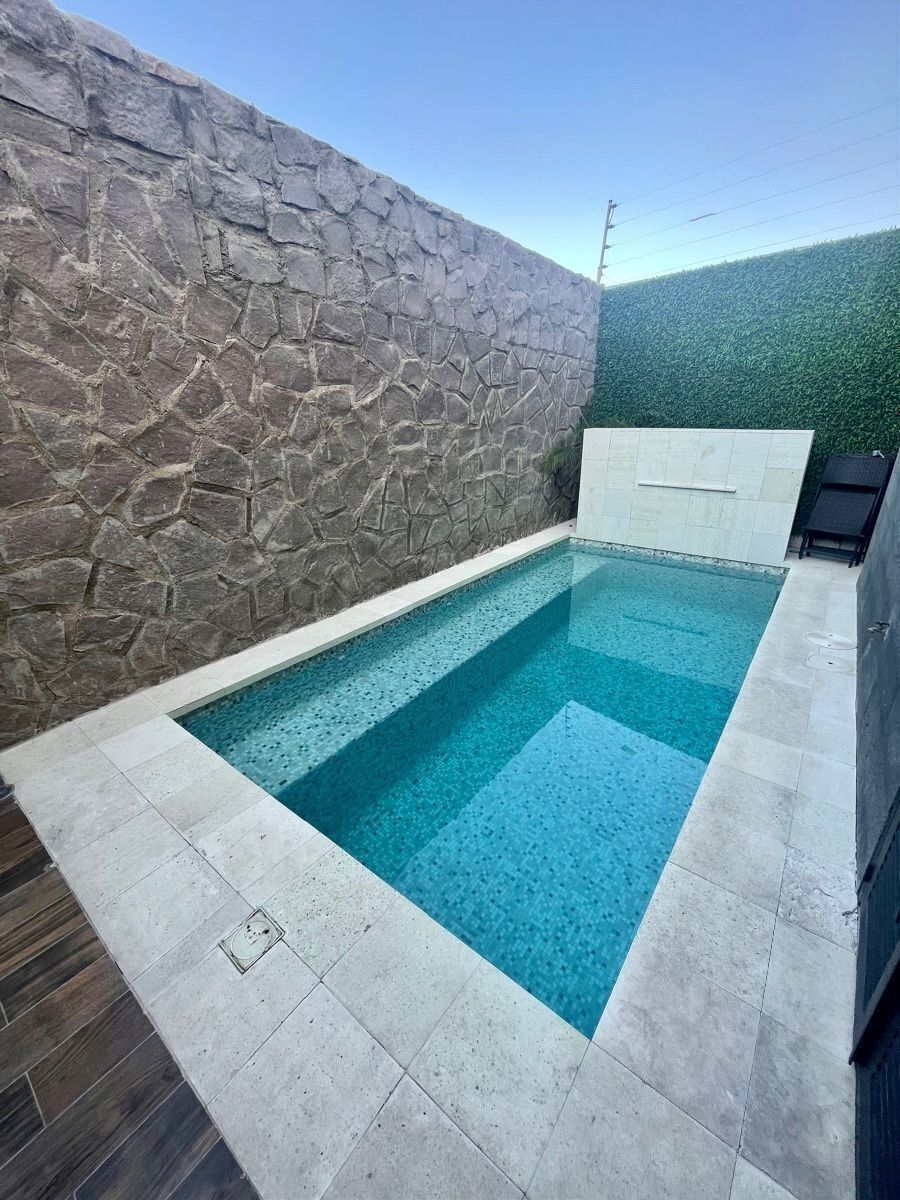 2 of 9: Alberca