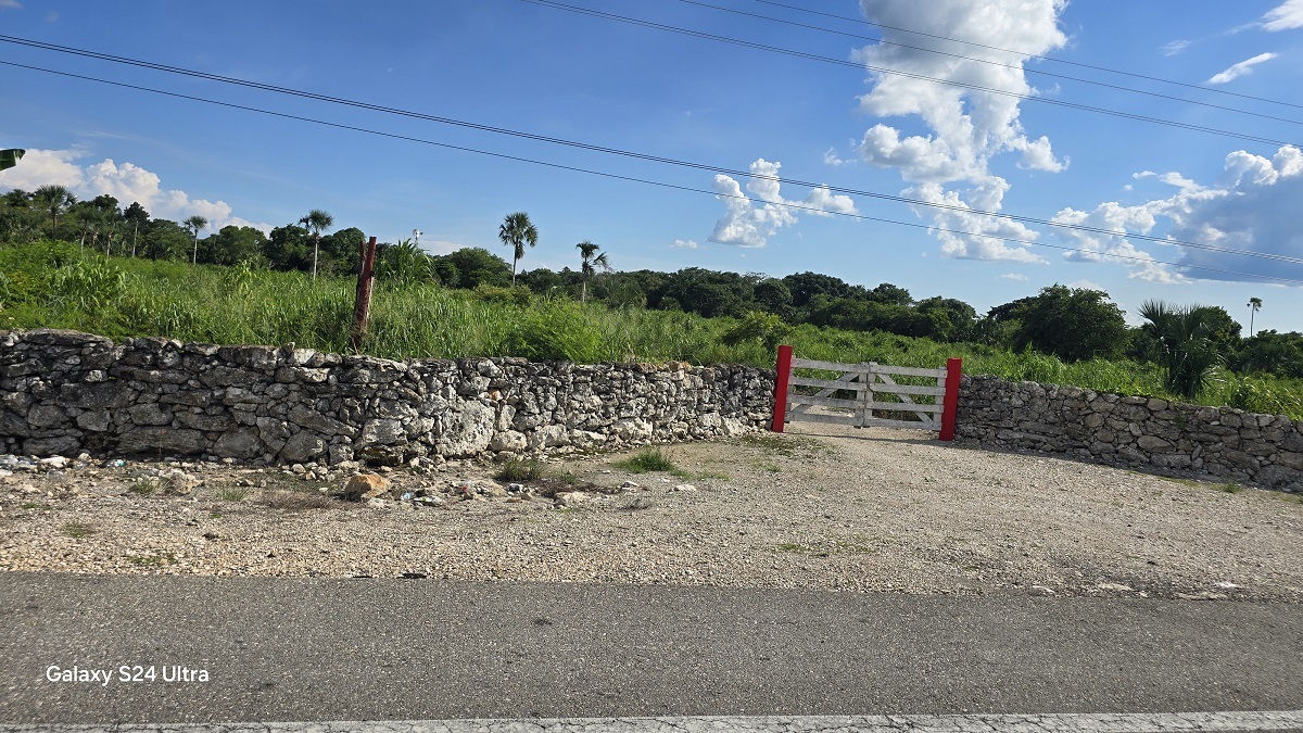 29 de 29: Entrada principal a la propiedad