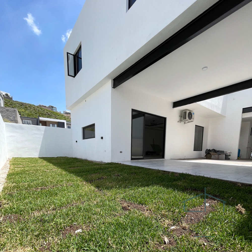 4 of 8: Patio, Terraza