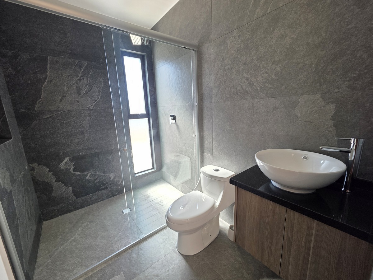 13 de 28: BAÑO HABITACION PRINCIPAL