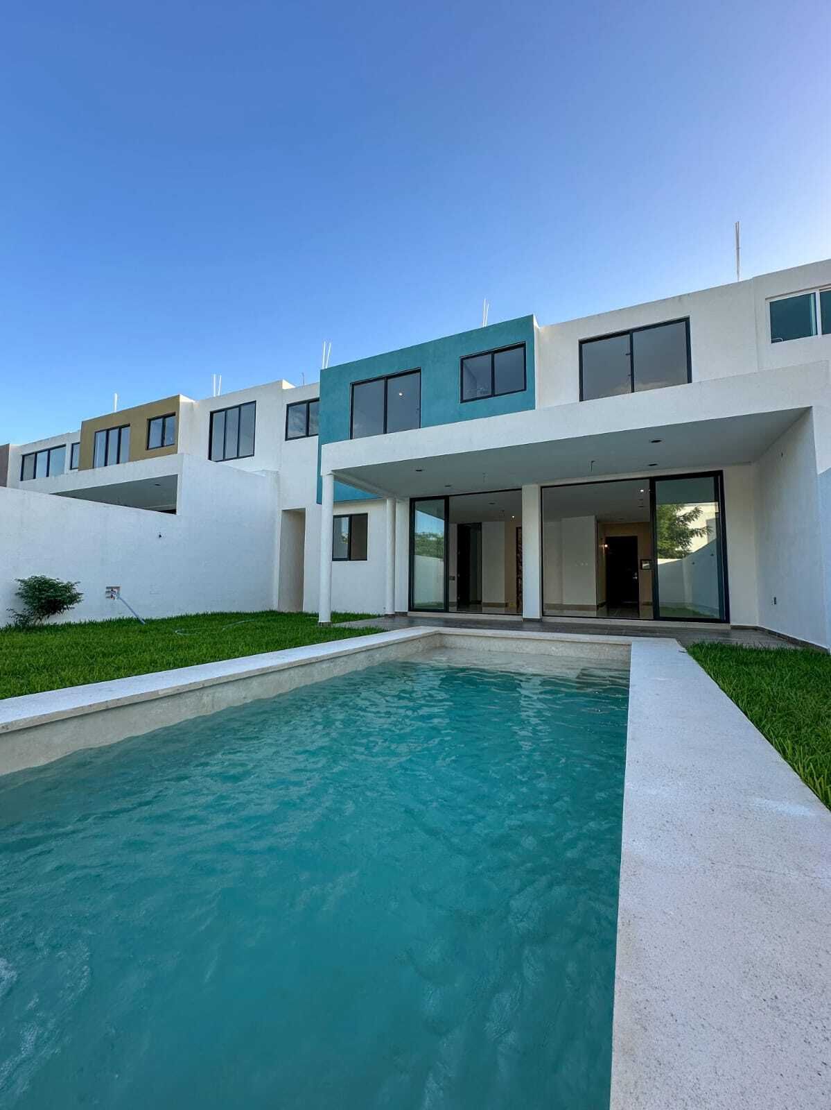 Casa en Venta de 4 Recámaras en Privada Manantiales del Mayab. Conkal, Mérida