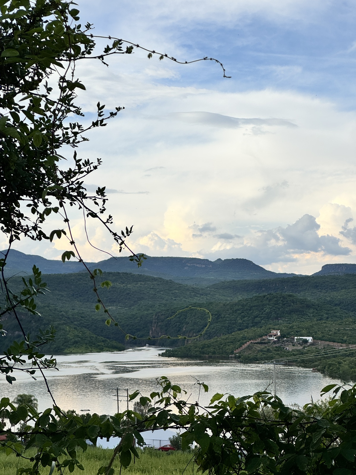2 de 6: Vista a la presa