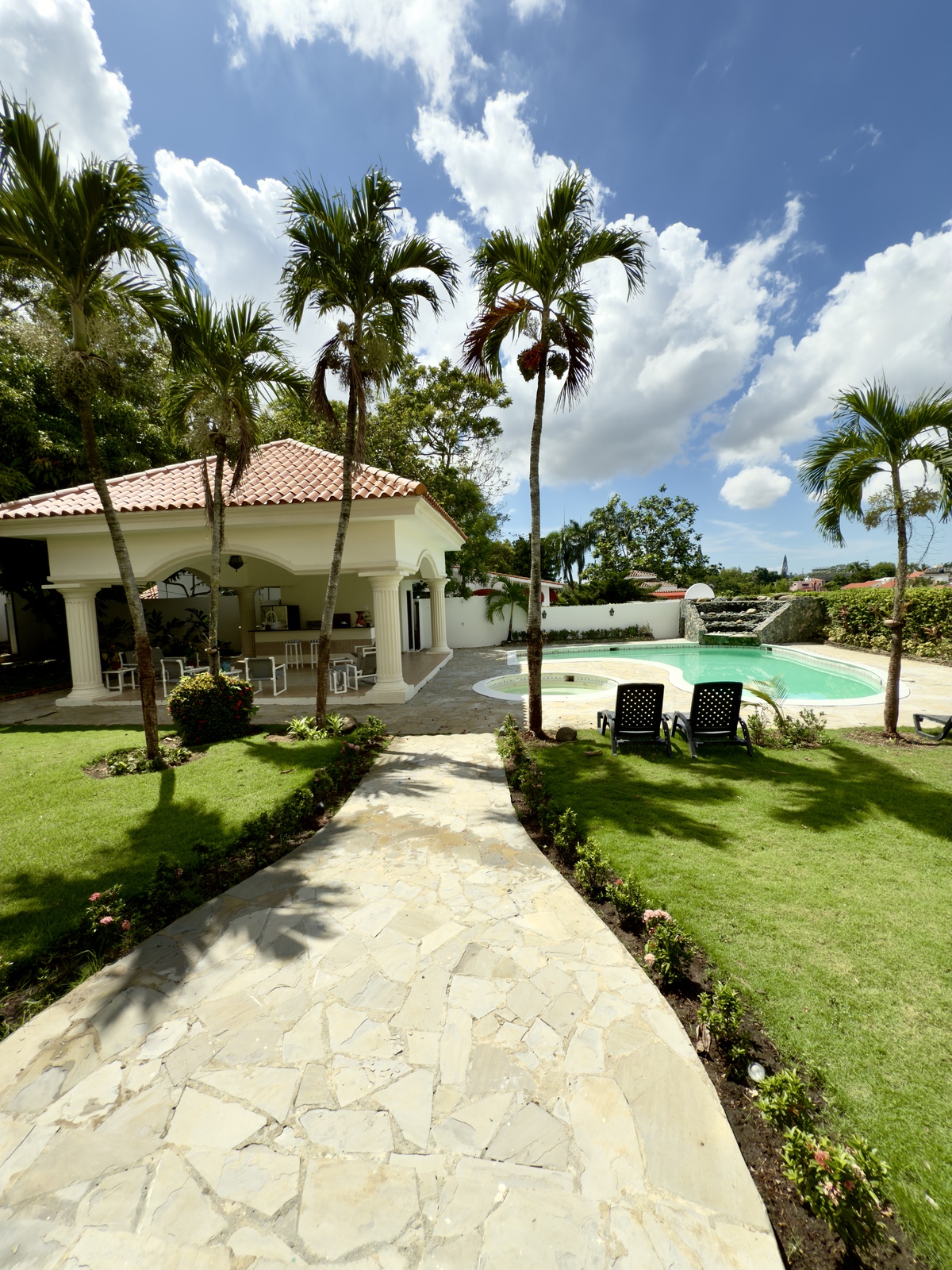 39 de 46: Terraza abierta y gazebo