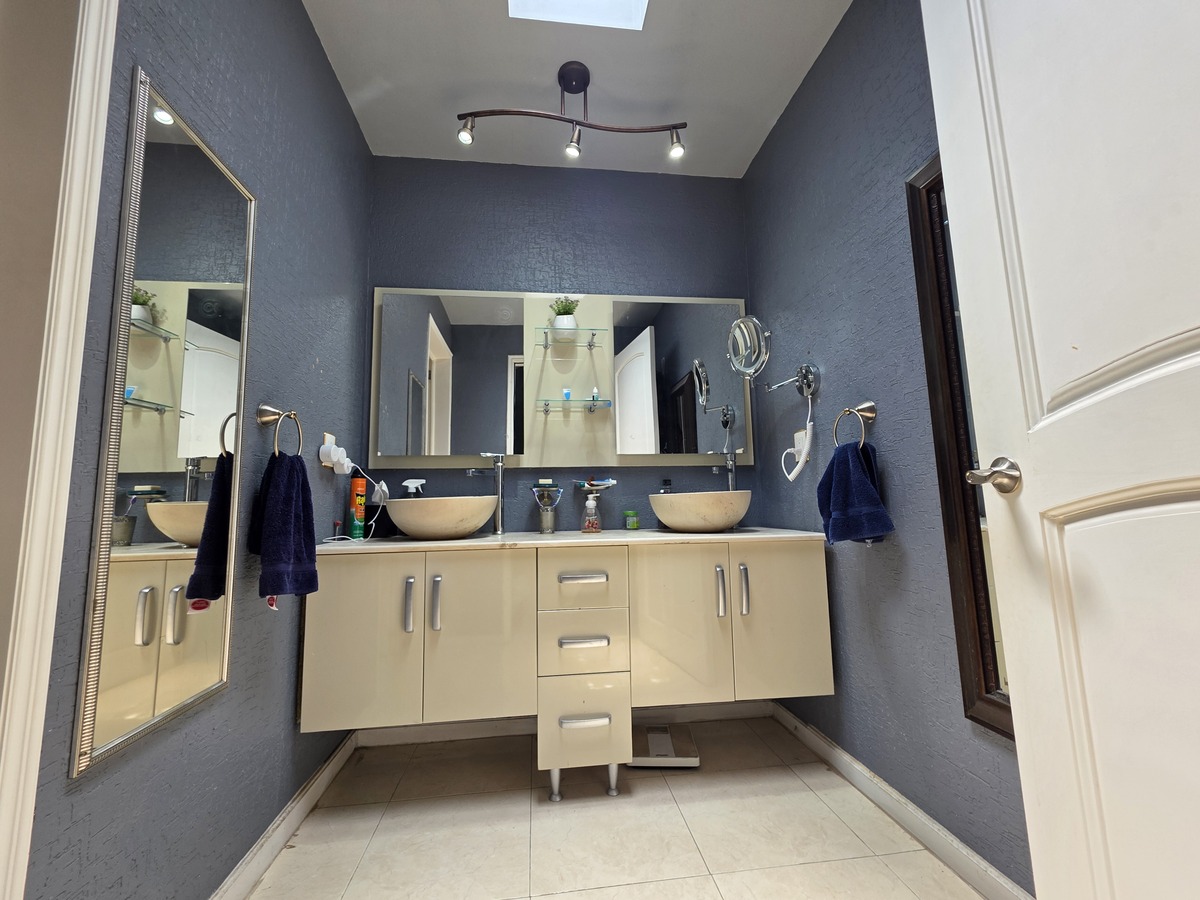 26 of 39: BAÑO COMPLETO MASTER SUITE