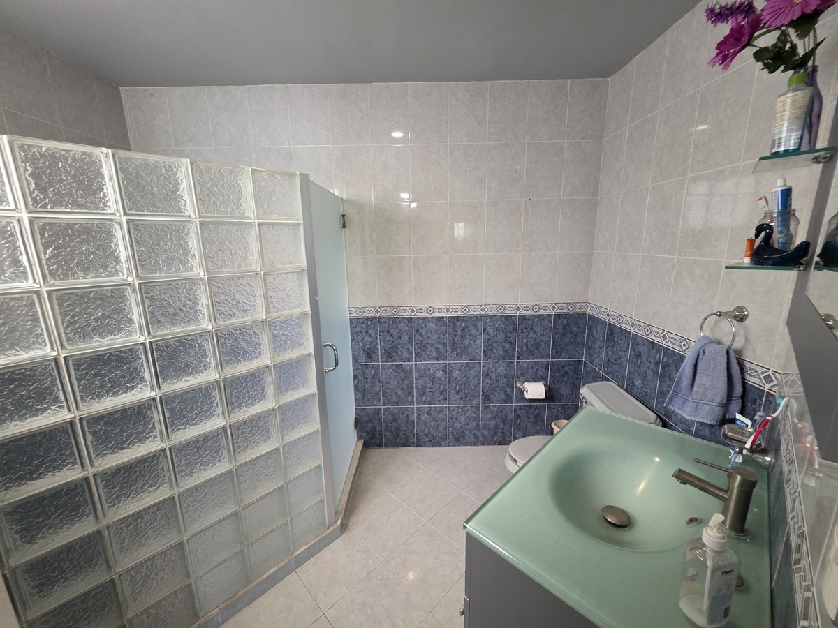30 of 39: BAÑO COMPLETO 1A HABITACION SECUNDARIA