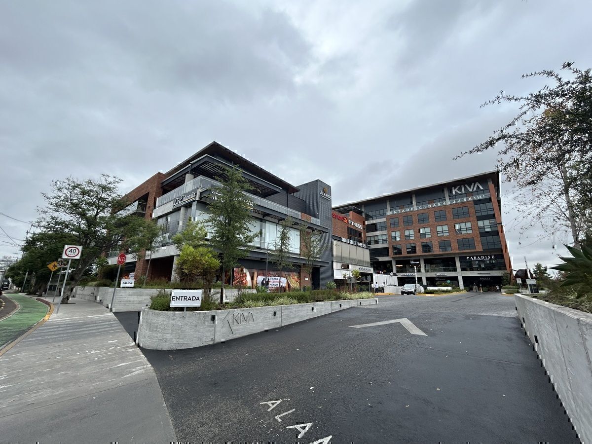 Local en planta alta de centro comercial en Alamos