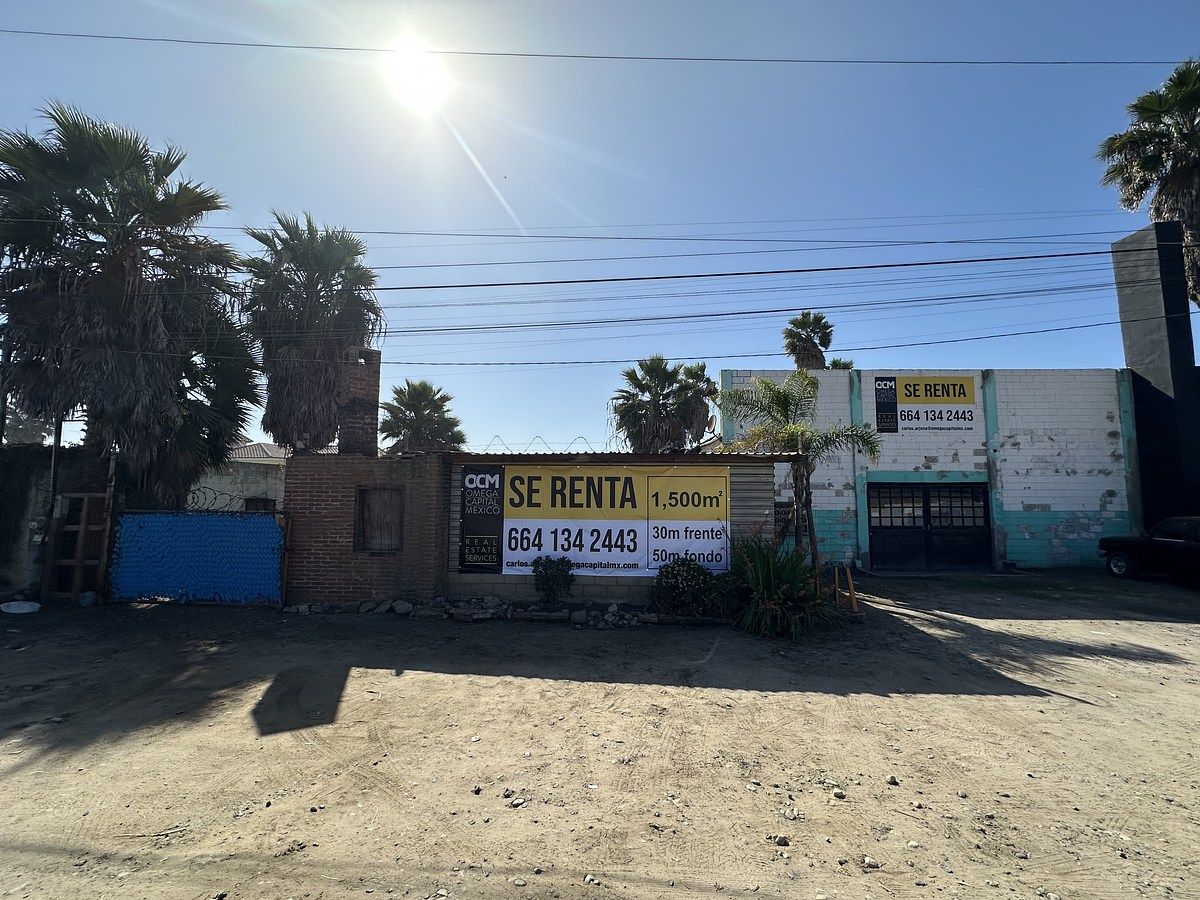 13 de 14: 1,500m2 en renta, incluyendo construcciones