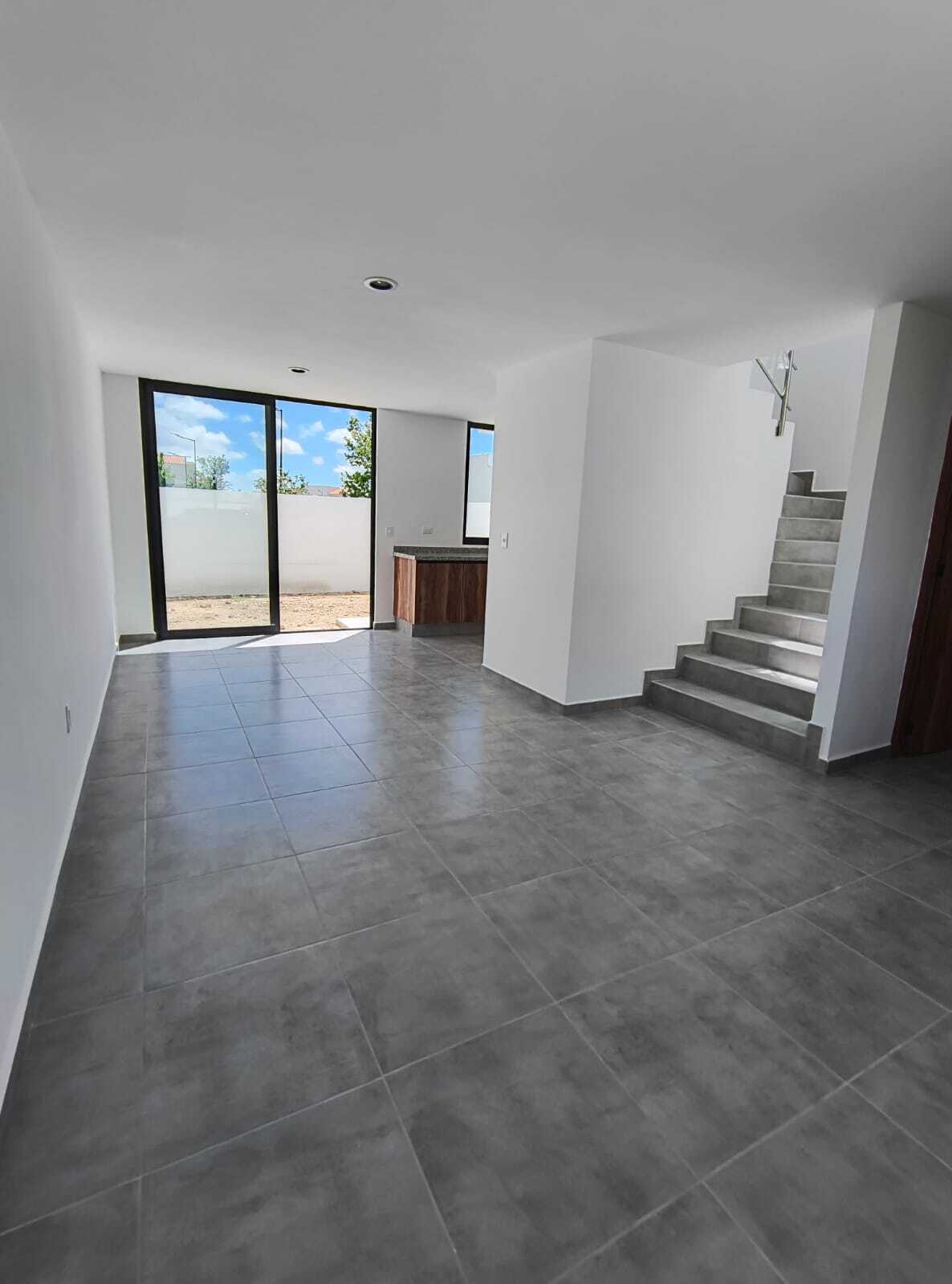 3 of 13: Espacio de sala comedor