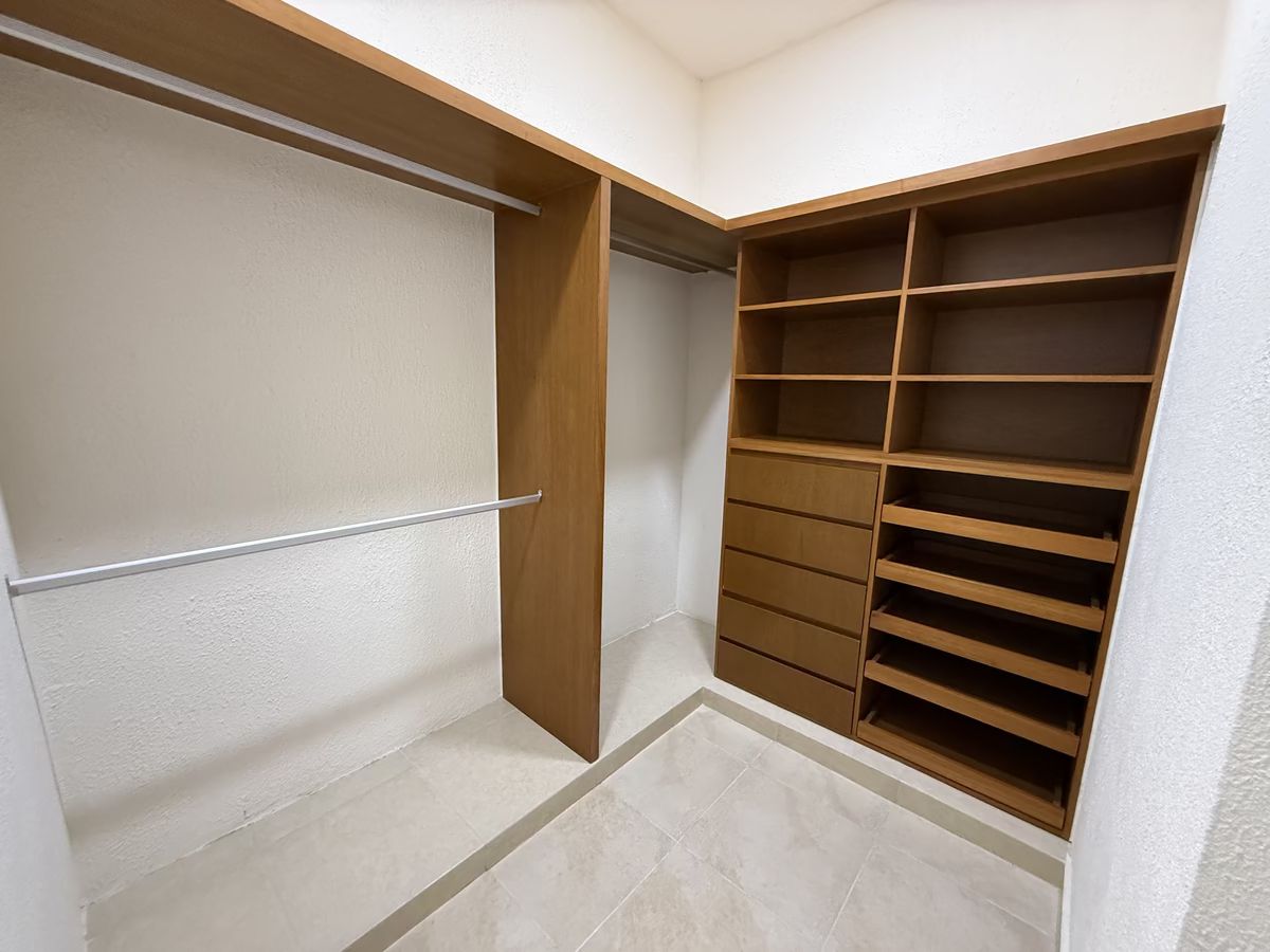 16 de 19: Clóset Baño 2